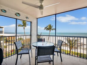 Outdoor dining - Seaside Resort 201: Stunning Beachfront, heated pool (Fort Myers Beach)