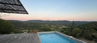 Romantic wooden house, private pool, views and absolute peace and quiet. Ideal for couples.