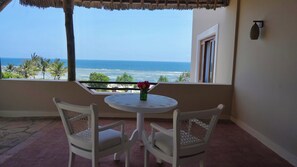 Classic tvåbäddsrum - balkong - havsutsikt | Restaurang utomhus