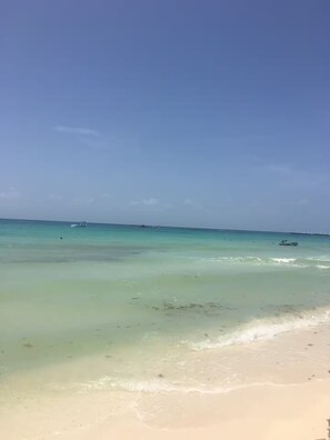 Beach - Amazing 2 bedroom condo steps from the beach! (Playa del Carmen)