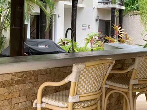 Terrace/patio - Amazing 2 bedroom condo steps from the beach! (Playa del Carmen)