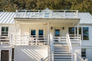 Exterior detail - Sunset Sands 3 BR Close to Beach! (Isle of Palms)
