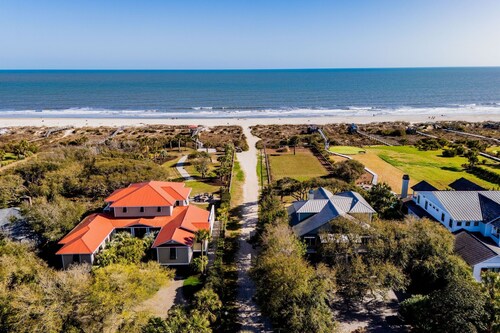 Sunset Sands Lower level 3 BR Close to Beach!