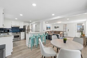 Interior - Sunset Sands 3 BR Close to Beach! (Isle of Palms)