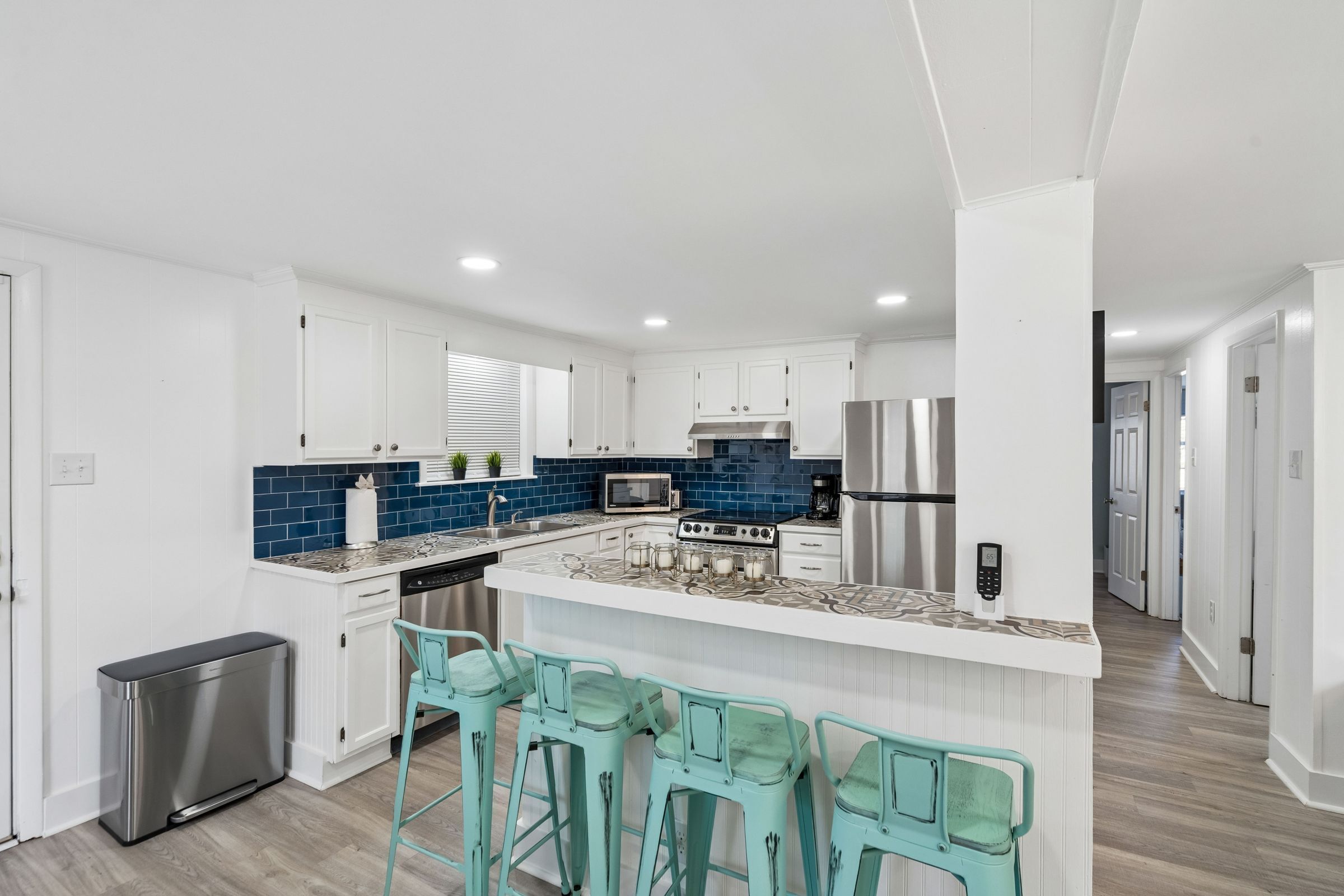 Geladeira, micro-ondas, fogão, cooktop