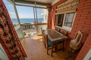 Dining - HomeHolidaysRentals Brisamar - Costa Barcelona (Malgrat de Mar)