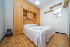 3 Schlafzimmer, Bügeleisen/Bügelbrett, Bettwäsche
