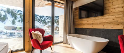 Superior Studio, Balcony, Mountain View | Living area