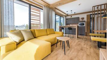 Appartement, balkon, uitzicht op bergen | Woonruimte