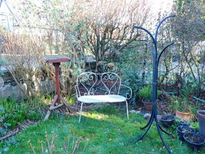 Property grounds - Hira's Cottage (Bradford)