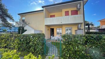 Departamento, 1 habitación, patio, vista al jardín | Exterior