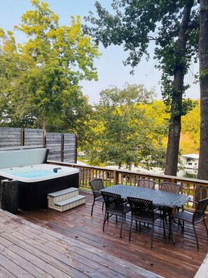 Tina de hidromasaje al aire libre