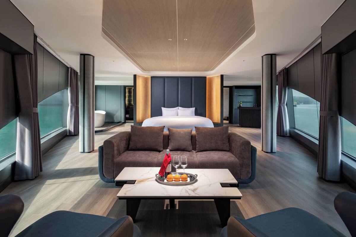 VIP Suite with Ocean View | 迷你吧、客房內保險箱、書桌、筆電工作空間