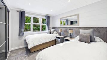 3 bedrooms, WiFi, bed sheets