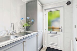 Interior - Host & Stay | Marble Lodge (Beverley)