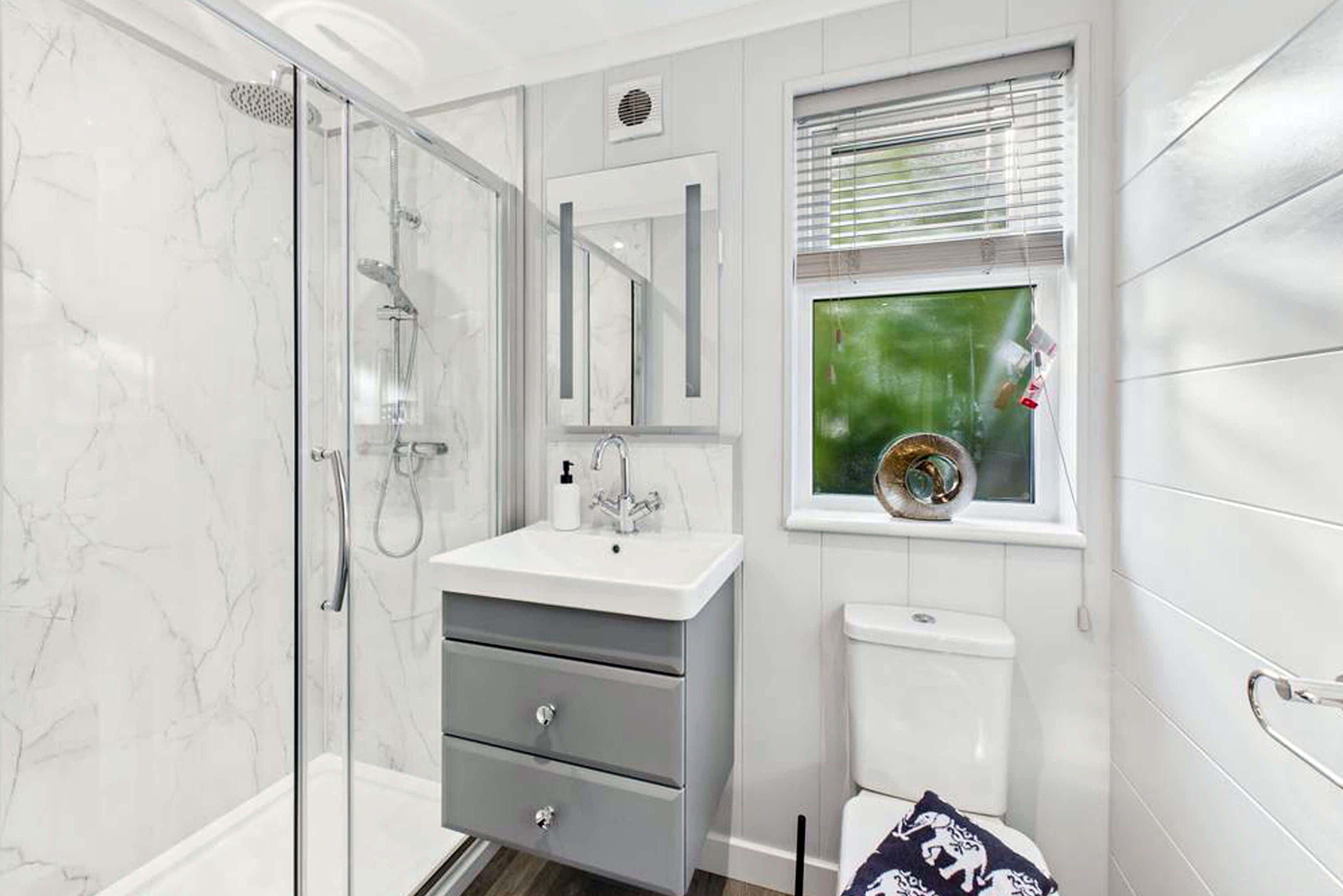 Shower, towels