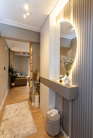 Interior - Kaltak Luxury Stay (Bar)