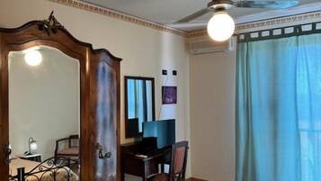 Kahden hengen classic-huone (yksi tai kaksi sänkyä), parveke, merinäköala