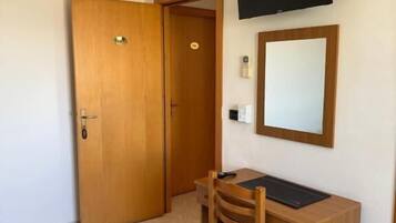 Standard Triple Room, Sea View | Interior