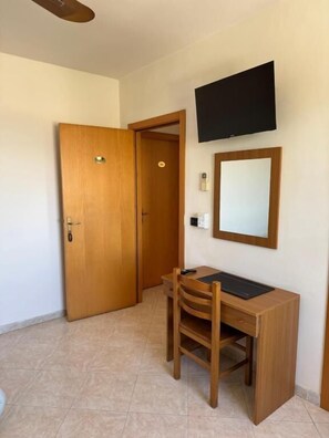 Standard Triple Room, Sea View | Interior - bed and breakfast della palma (Gela)