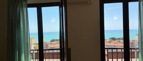 Classic-Doppel- oder -Zweibettzimmer, Balkon, Meerblick | Innenbereich