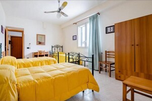 Habitación económica con 2 camas individuales, balcón, vistas al jardín