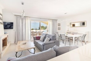 TV - La Manga Club Los Olivos Apartment 169 (Atamaría)