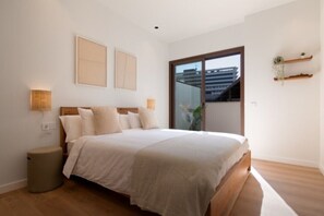 WiFi - Premium Apartment, City View, King + Single (Sitges)