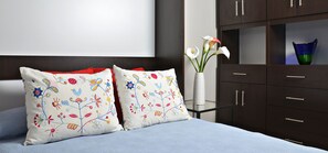 Iron/ironing board, free WiFi, bed sheets - Cjour Deluxe Apartment (Montréal)
