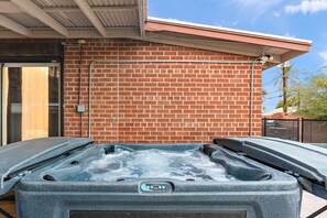 Outdoor spa tub - Sip & Swim | Heated Pool • Hot Tub • Games (Tucson)