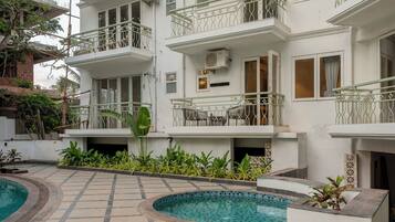 Huoneisto, 2 makuuhuonetta, keittiö | Ulkopuoli