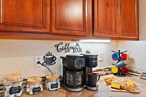 Dining - Pause & Play | Pool, Spa, Gaming, Firepit & More (Casa Grande)