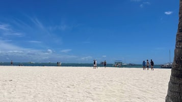 Apartamento, 2 quartos, acessível, varanda | Praia