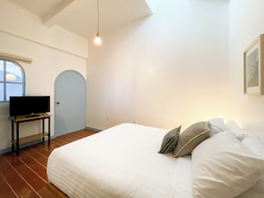 6 bedrooms, iron/ironing board, WiFi, bed sheets - AMPARO · Spacious Home with Double Parking (Oaxaca)