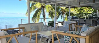 Villa Azura | Edge of lagoon and beach, view of Moorea