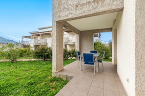 Outdoor dining - Chez Erna - Proche de Saint-Florent (Oletta)