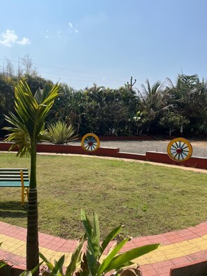 쿼드룸, 정원 전망 | 외관