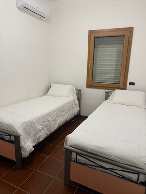 2 bedrooms, iron/ironing board, free WiFi, bed sheets - MAX 1 vacation home a few minutes from the center of Pizzo Calabro (Calabria)