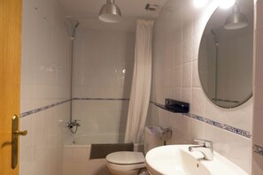 Towels - 2 bedroom apartment in the center of Begur (H08) (Begur)