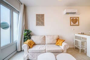 Living area - Romantic & Refined Escapade in Bordeaux (Bordeaux)