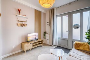 Living area - Romantic & Refined Escapade in Bordeaux (Bordeaux)