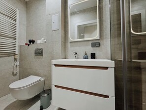 Shower, hair dryer, towels, toilet paper - Old Town Residence next to Main Station Dapartments.eu (Kraków)