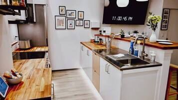 Refrigerador, microondas, horno, placa de cocina