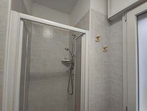 Apartment, 2 Bedrooms, Garden View | Bathroom - Welcoming Apartment for Five Guests in Rosolina (Rosolina)
