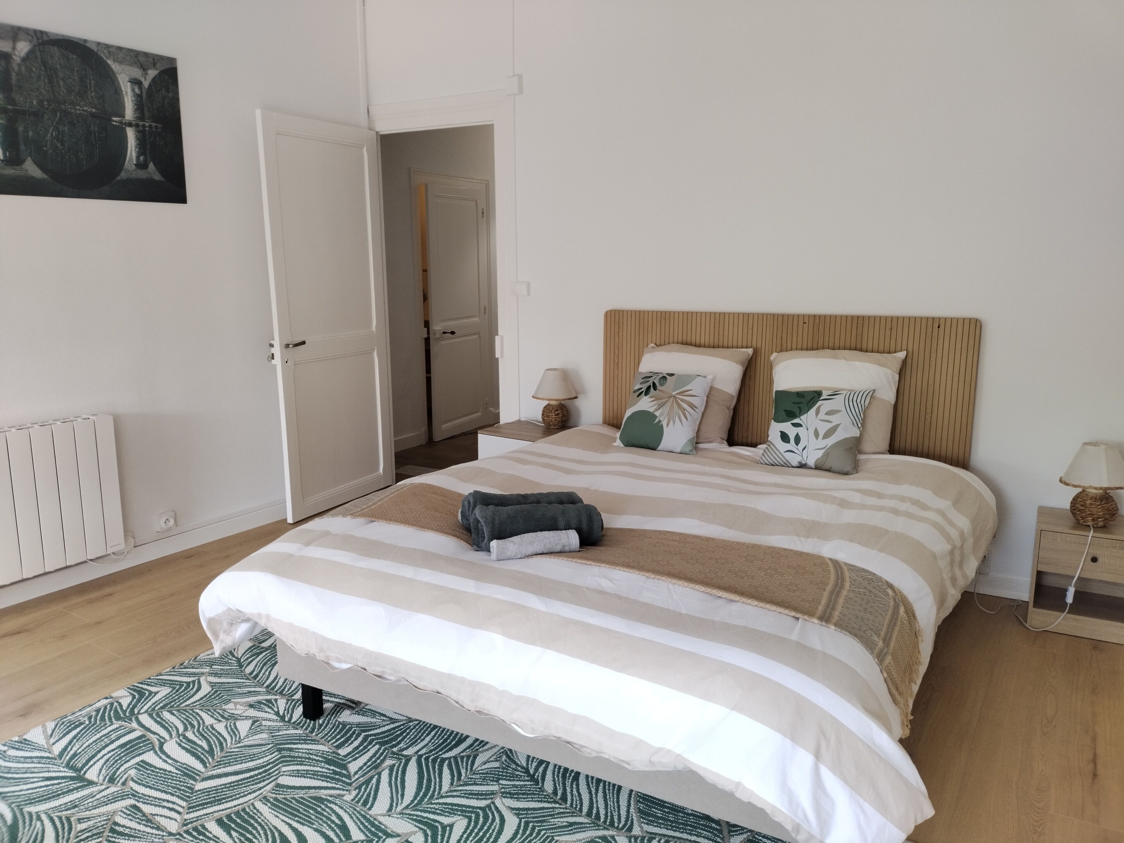 2 bedrooms, desk, travel crib, WiFi (free)