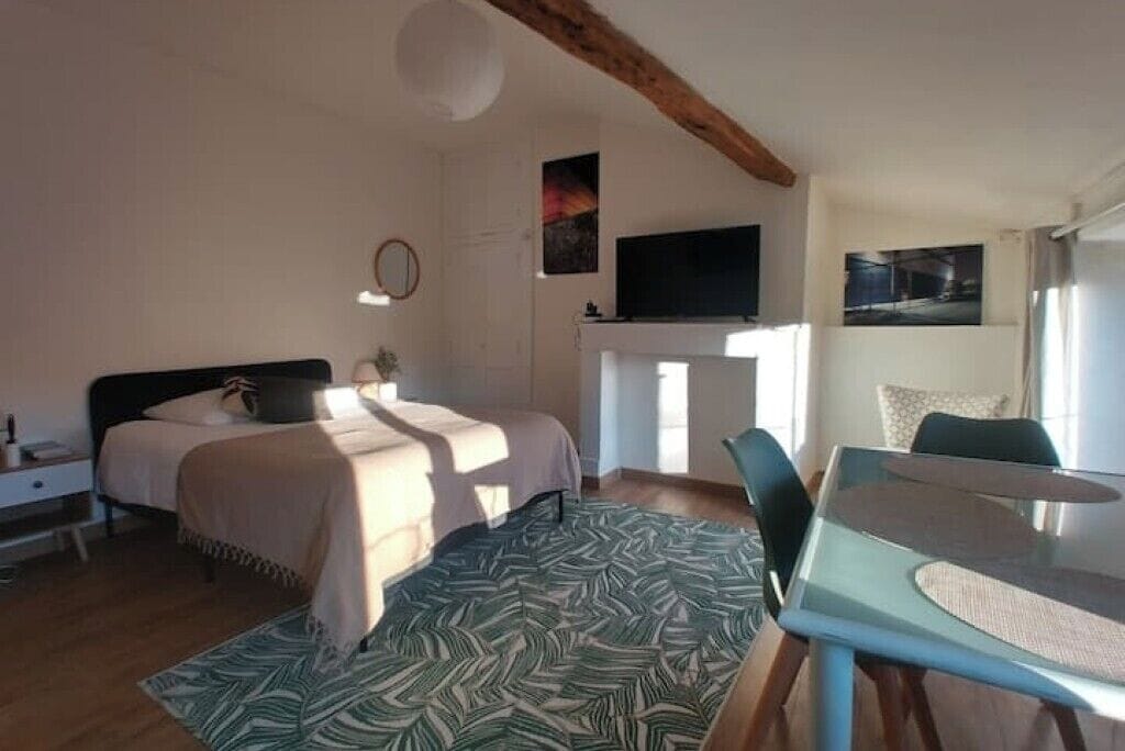 2 bedrooms, desk, travel crib, WiFi (free)