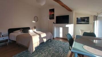 2 bedrooms, desk, travel crib, WiFi (free)