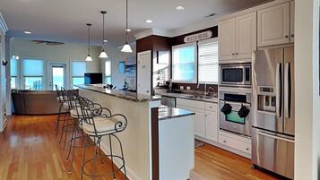 Studio (4 Bedrooms) | Property amenity