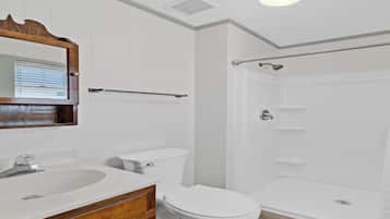 Studio (3 Bedrooms) | Property amenity