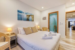 3 bedrooms, iron/ironing board, travel cot, WiFi - Charming Marsaskala Stay |Balcony & Seafront Walks (Marsaskala)